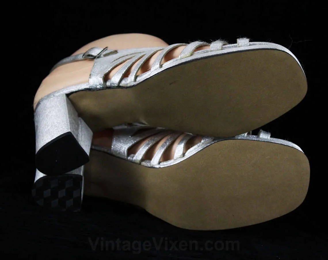 Size 6 Silver Sandals - Glam 1960s Metallic Shoes - 60s Open Toed Pumps with Mod Ribcage Design - Evening Formal Deadstock - 6M - 48052-1