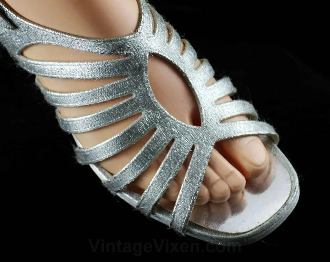 Size 6 Silver Sandals - Glam 1960s Metallic Shoes - 60s Open Toed Pumps with Mod Ribcage Design - Evening Formal Deadstock - 6M - 48052-1